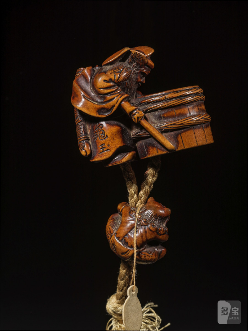 木彫根付　鍾馗と鬼 銘「龜玉」　19世紀 | NETSUKE EN BOIS REPRÉSENTANT SHOKI - 图2